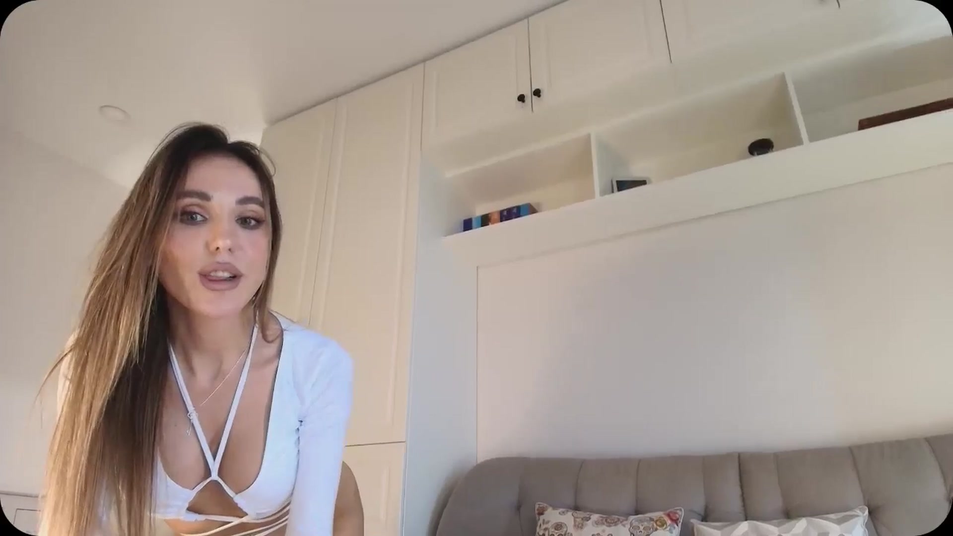 Gallery image thumbnail from Elysewine's myfreecams stream on, 05/02/2025, 07:05 image 13 of 20