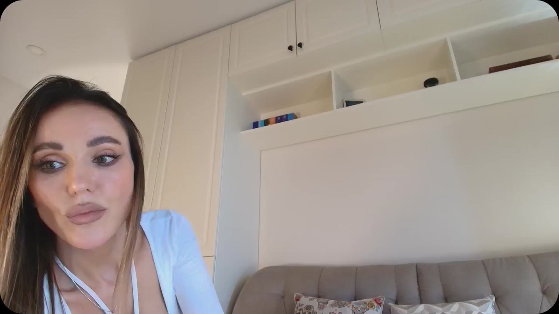 Gallery image thumbnail from Elysewine's myfreecams stream on, 05/02/2025, 07:05 image 10 of 20