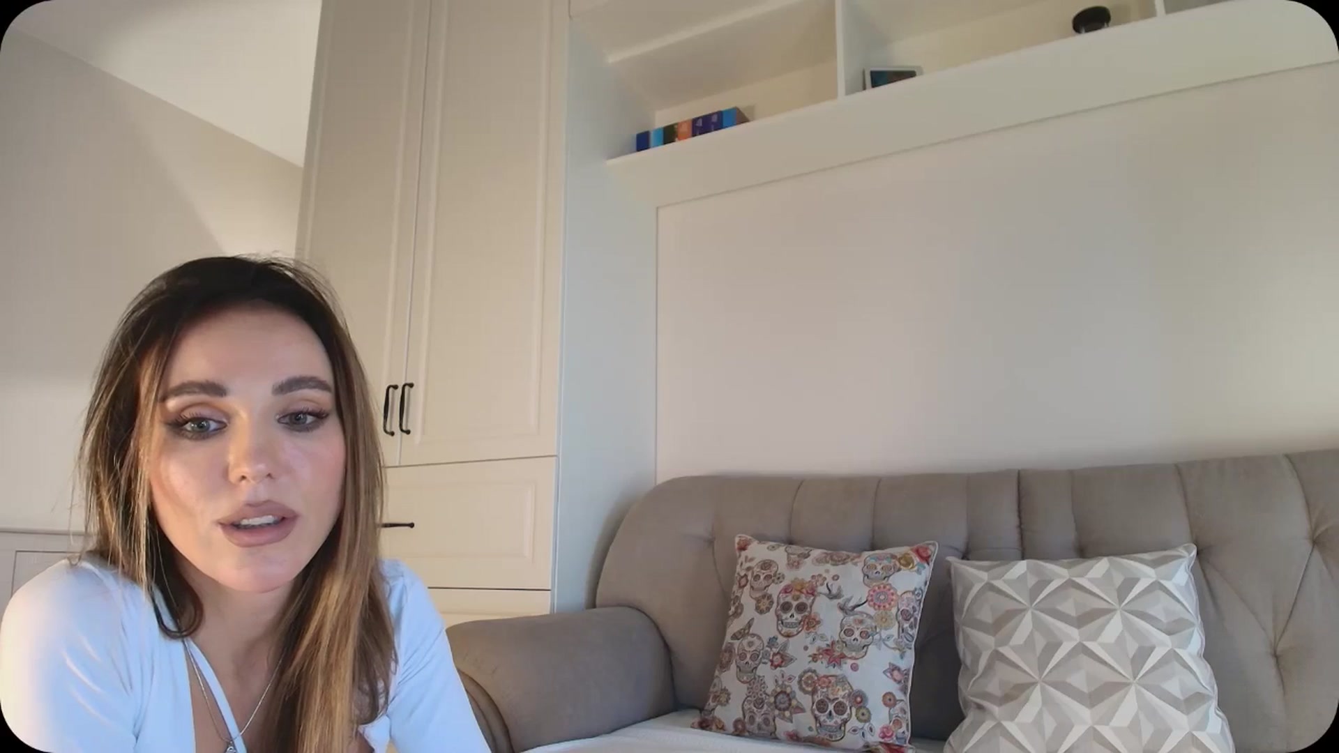 Gallery image thumbnail from Elysewine's myfreecams stream on, 05/02/2025, 07:05 image 16 of 20