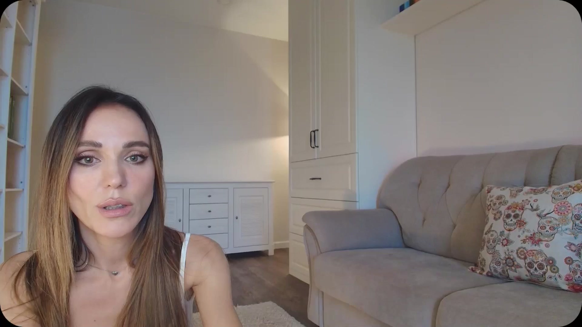 Gallery image thumbnail from Elysewine's myfreecams stream on, 05/09/2025, 07:22 image 4 of 20