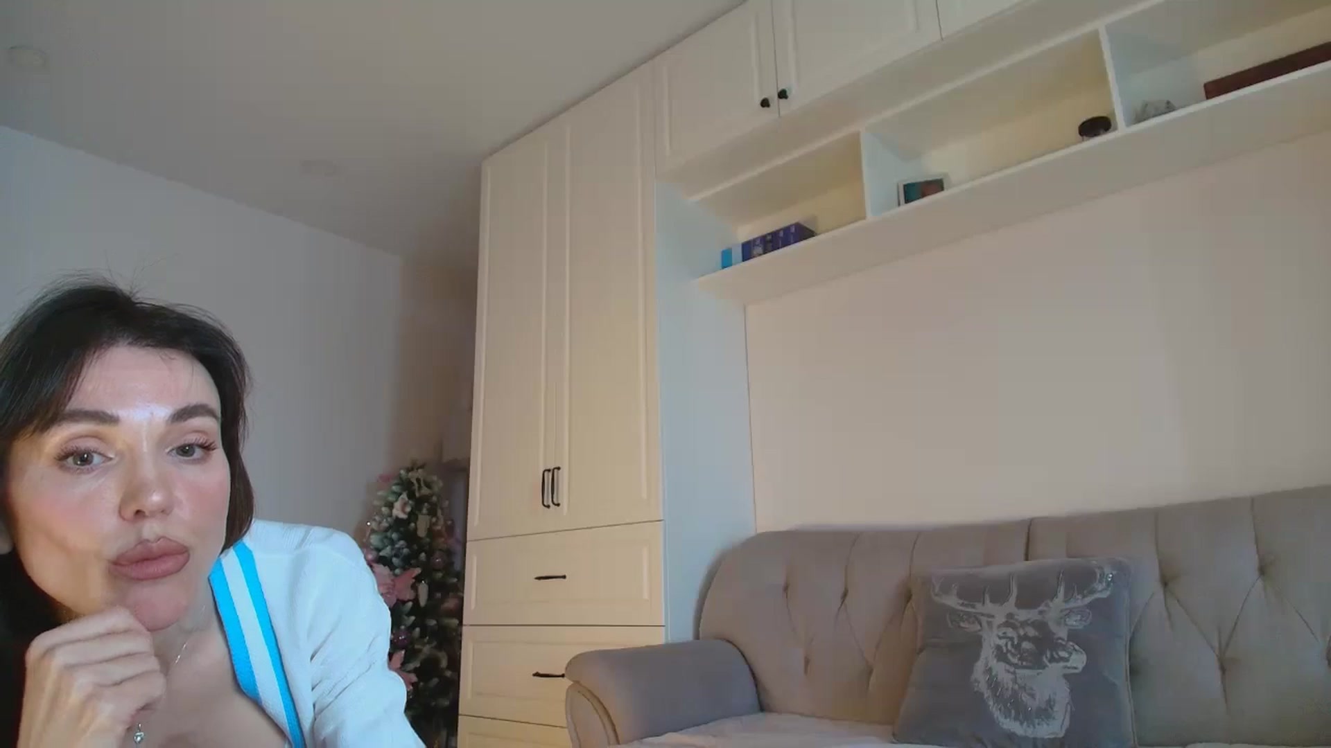 Gallery image thumbnail from Elysewine's myfreecams stream on, 12/15/2025, 05:40 image 14 of 20