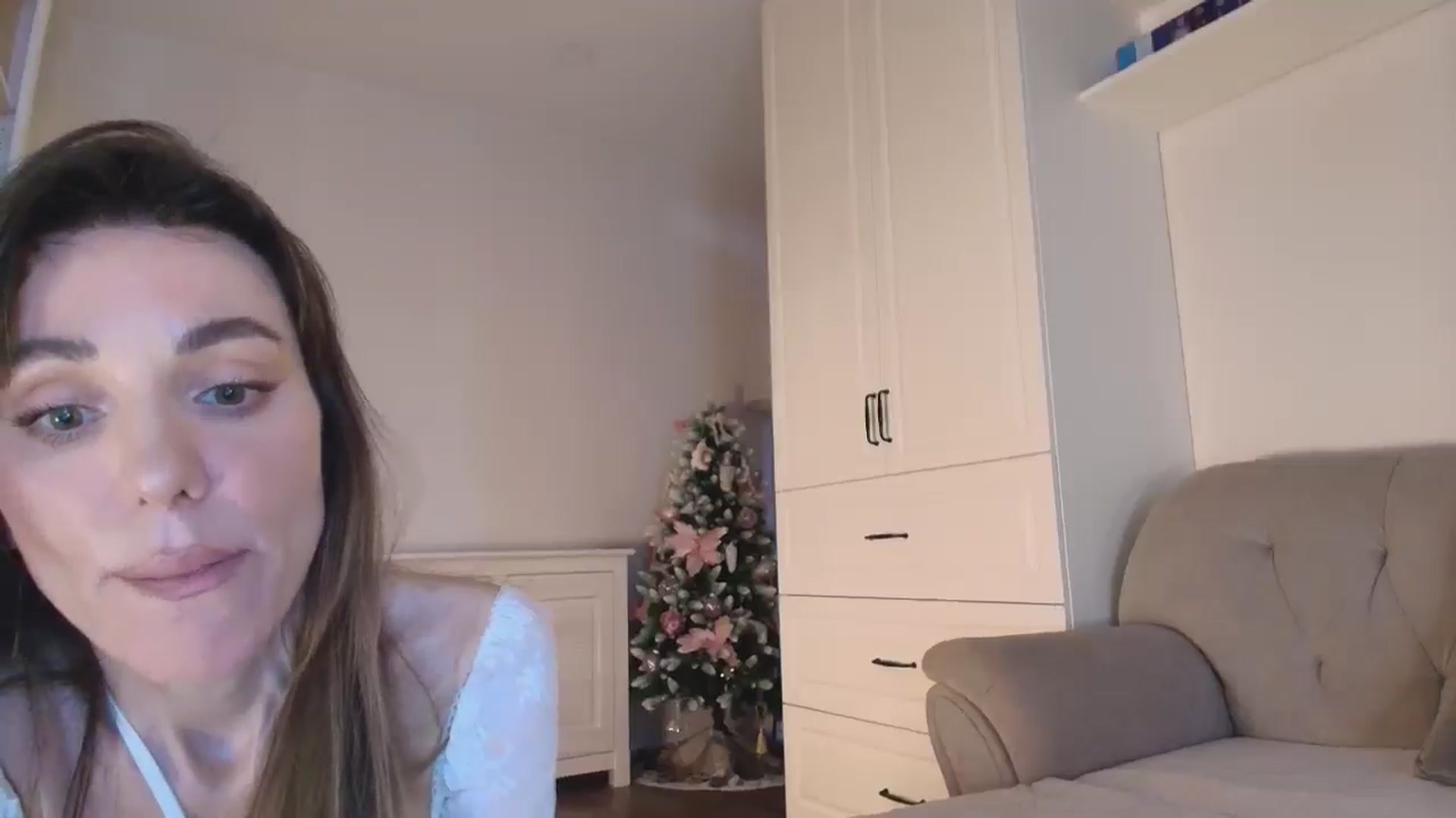 Gallery image thumbnail from Elysewine's myfreecams stream on, 01/02/2026, 06:50 image 15 of 20