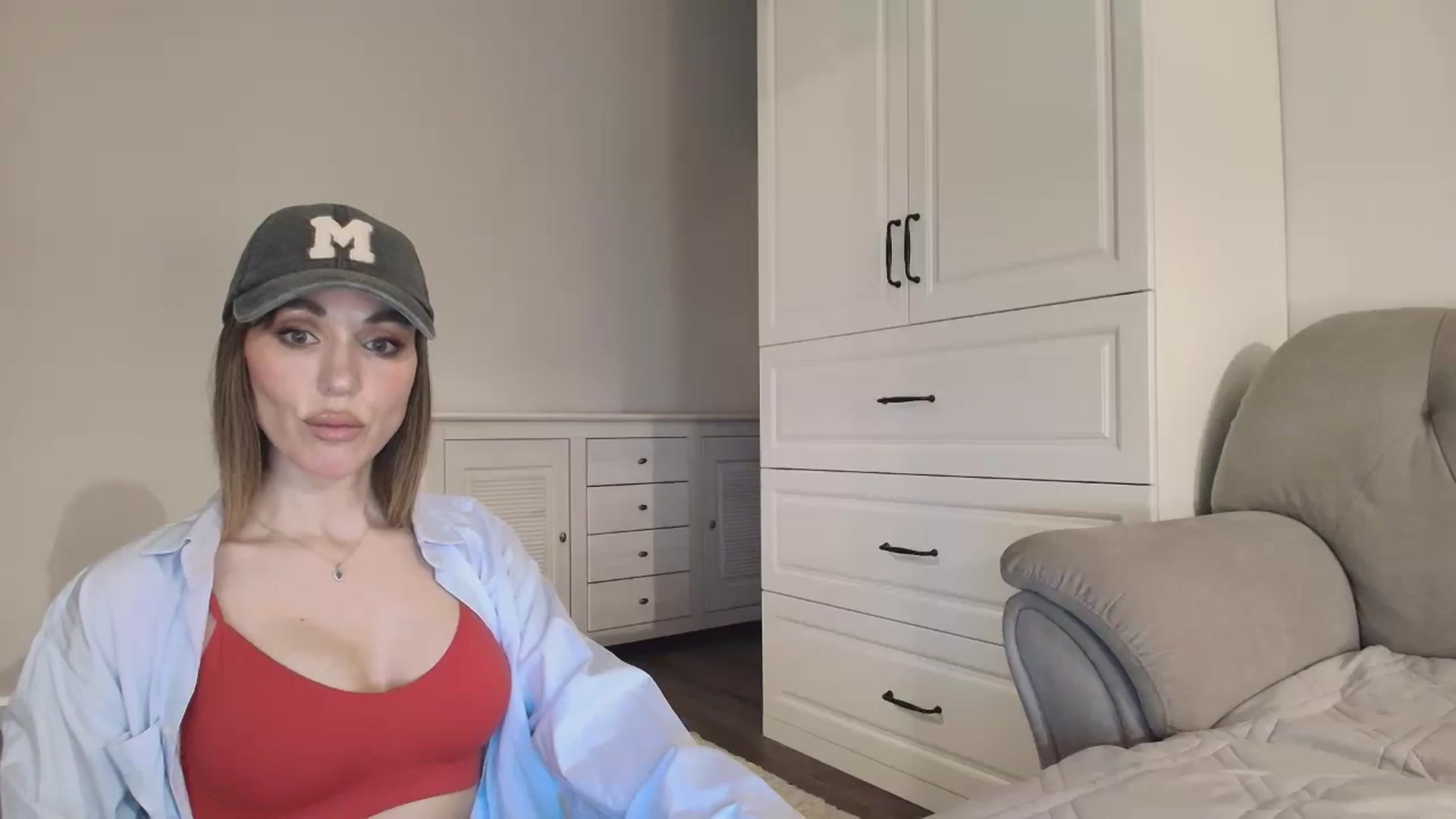 Gallery image thumbnail from Elysewine's myfreecams stream on, 01/18/2026, 08:04 image 18 of 20