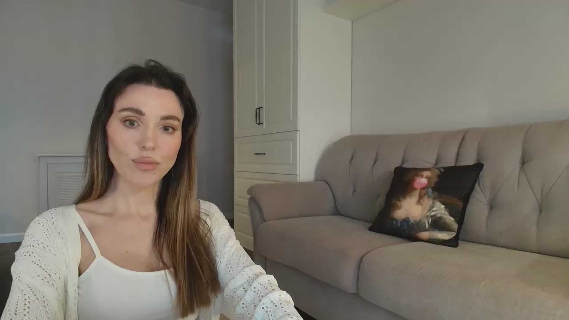 Gallery image thumbnail from Elysewine's myfreecams stream on, 03/15/2026, 07:27 image 5 of 20