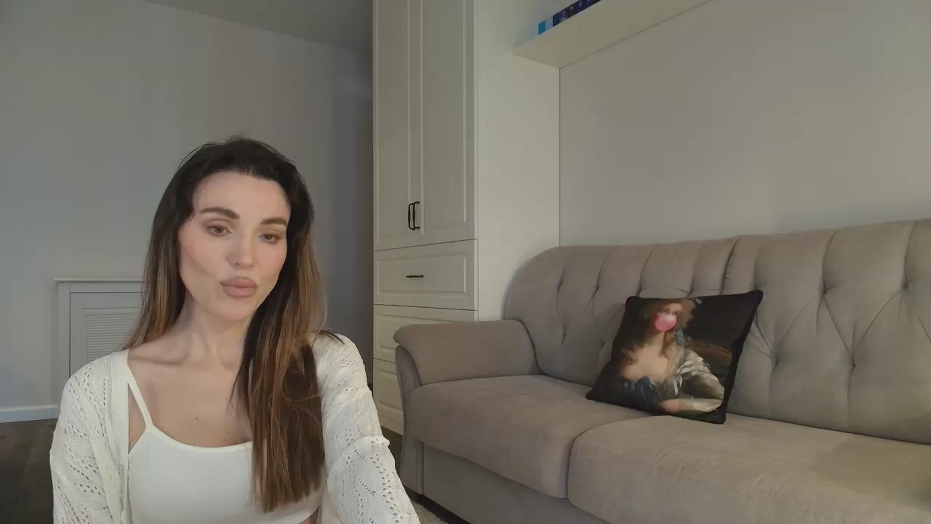 Gallery image thumbnail from Elysewine's myfreecams stream on, 03/15/2026, 07:27 image 14 of 20