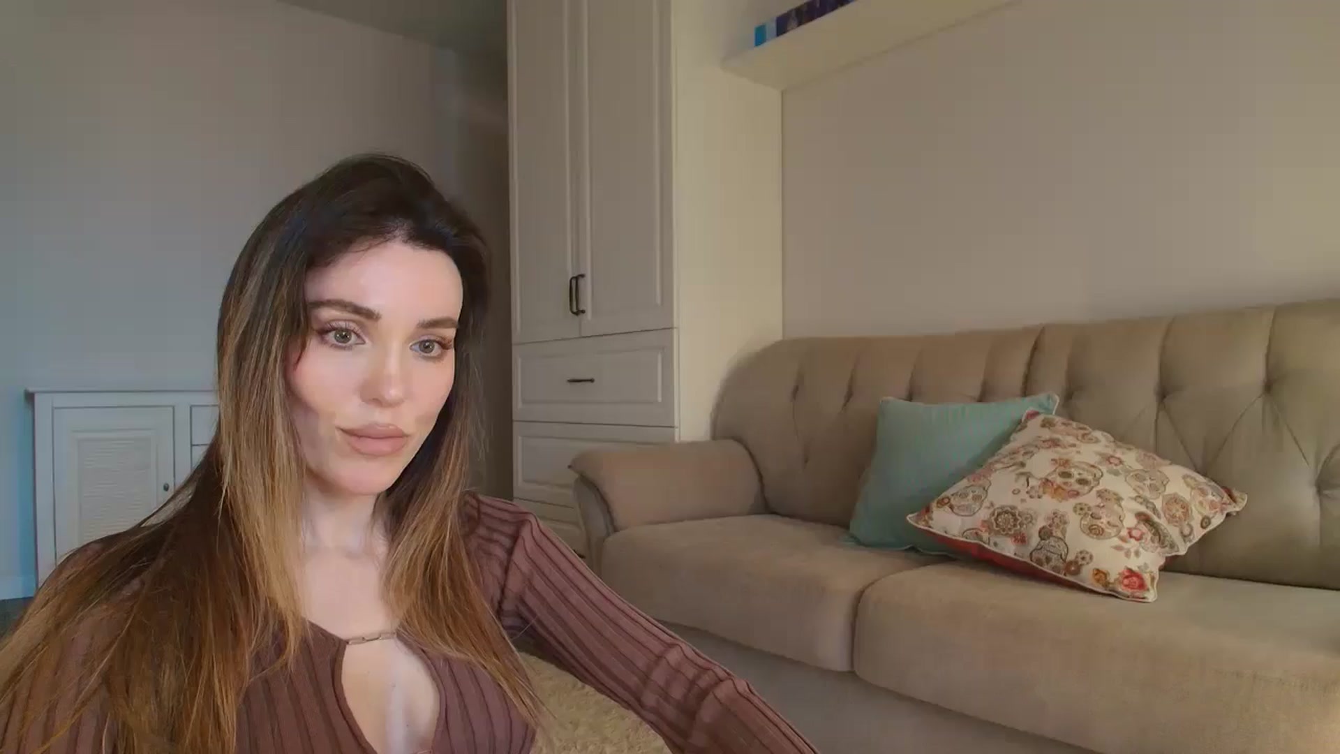 Gallery image thumbnail from Elysewine's myfreecams stream on, 03/22/2026, 08:37 image 4 of 20