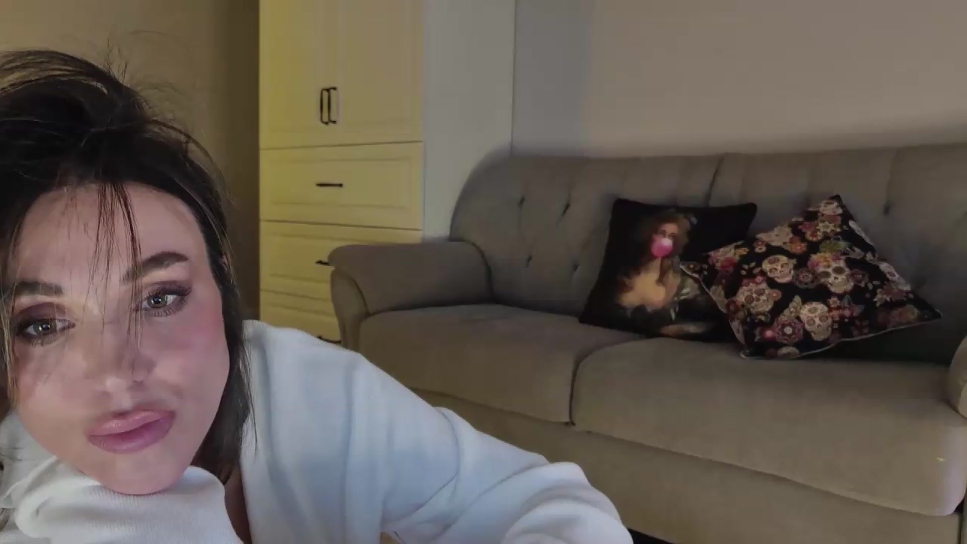 Gallery image thumbnail from Elysewine's myfreecams stream on, 10/04/2026, 09:03 image 15 of 20