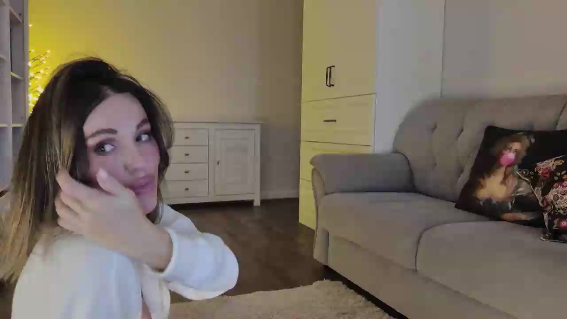 Gallery image thumbnail from Elysewine's myfreecams stream on, 10/04/2026, 09:03 image 6 of 20