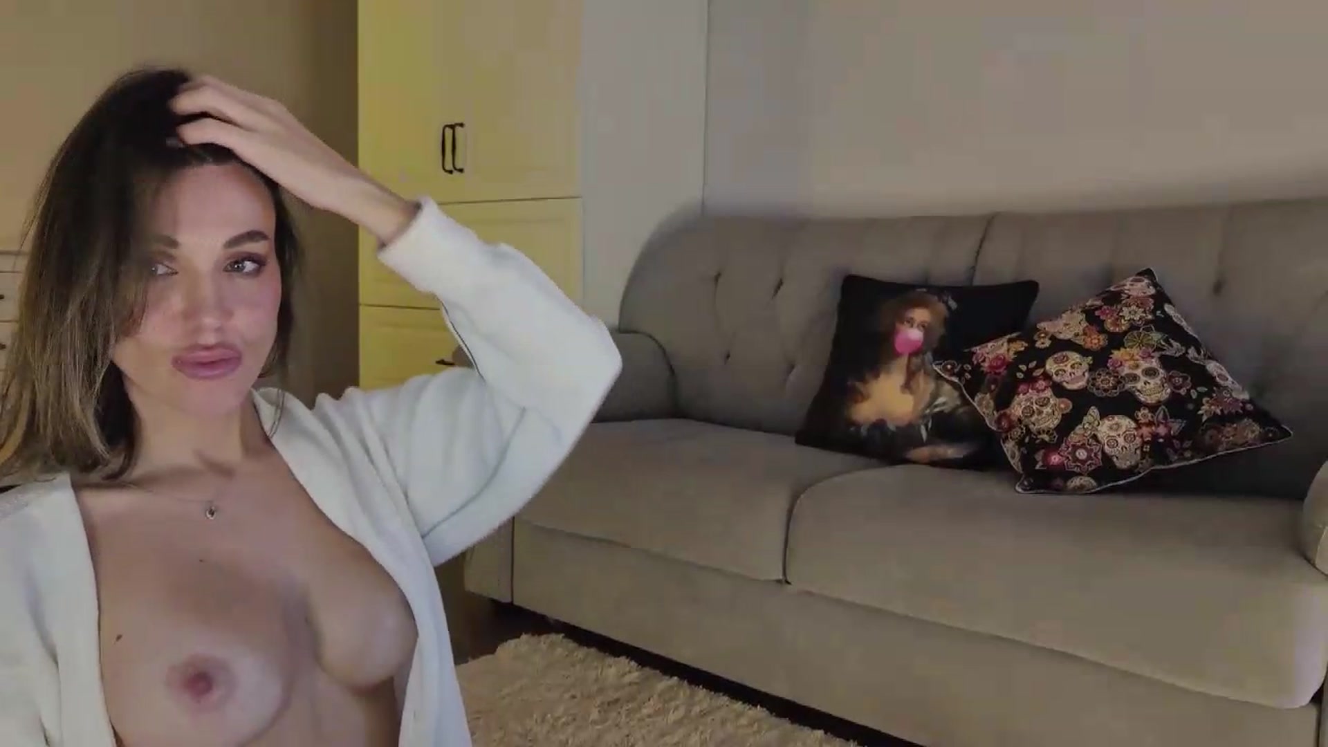 Gallery image thumbnail from Elysewine's myfreecams stream on, 10/04/2026, 09:03 image 16 of 20
