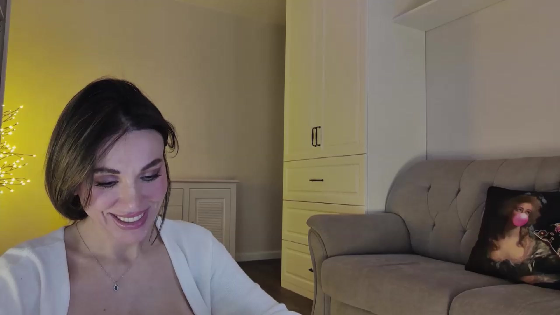 Gallery image thumbnail from Elysewine's myfreecams stream on, 10/04/2026, 09:03 image 19 of 20