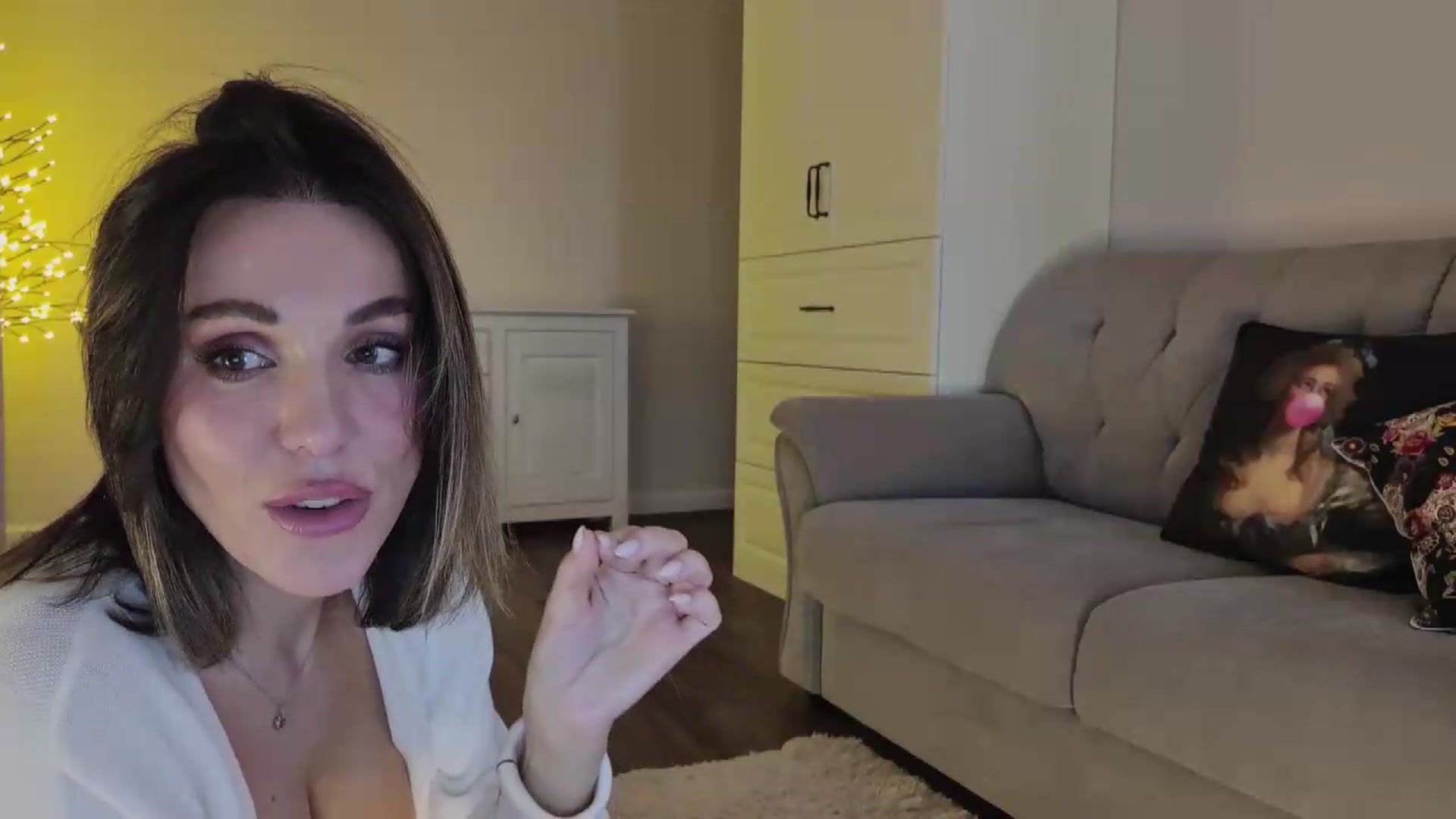 Gallery image thumbnail from Elysewine's myfreecams stream on, 10/04/2026, 09:03 image 5 of 20