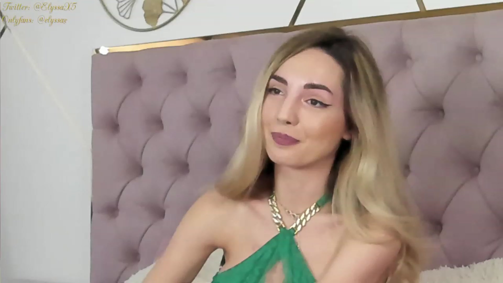 Gallery image thumbnail from Elyssa_'s myfreecams stream on, 12/23/2022, 10:45 image 2 of 20