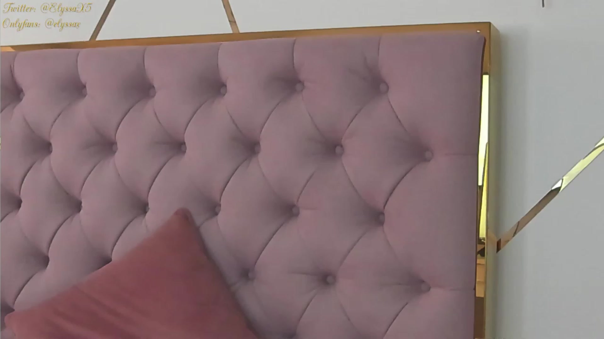 Gallery image thumbnail from Elyssa_'s myfreecams stream on, 08/09/2023, 11:11 image 3 of 20