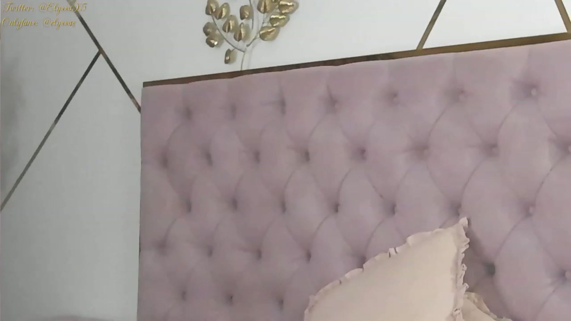 Gallery image thumbnail from Elyssa_'s myfreecams stream on, 12/13/2023, 14:25 image 12 of 20