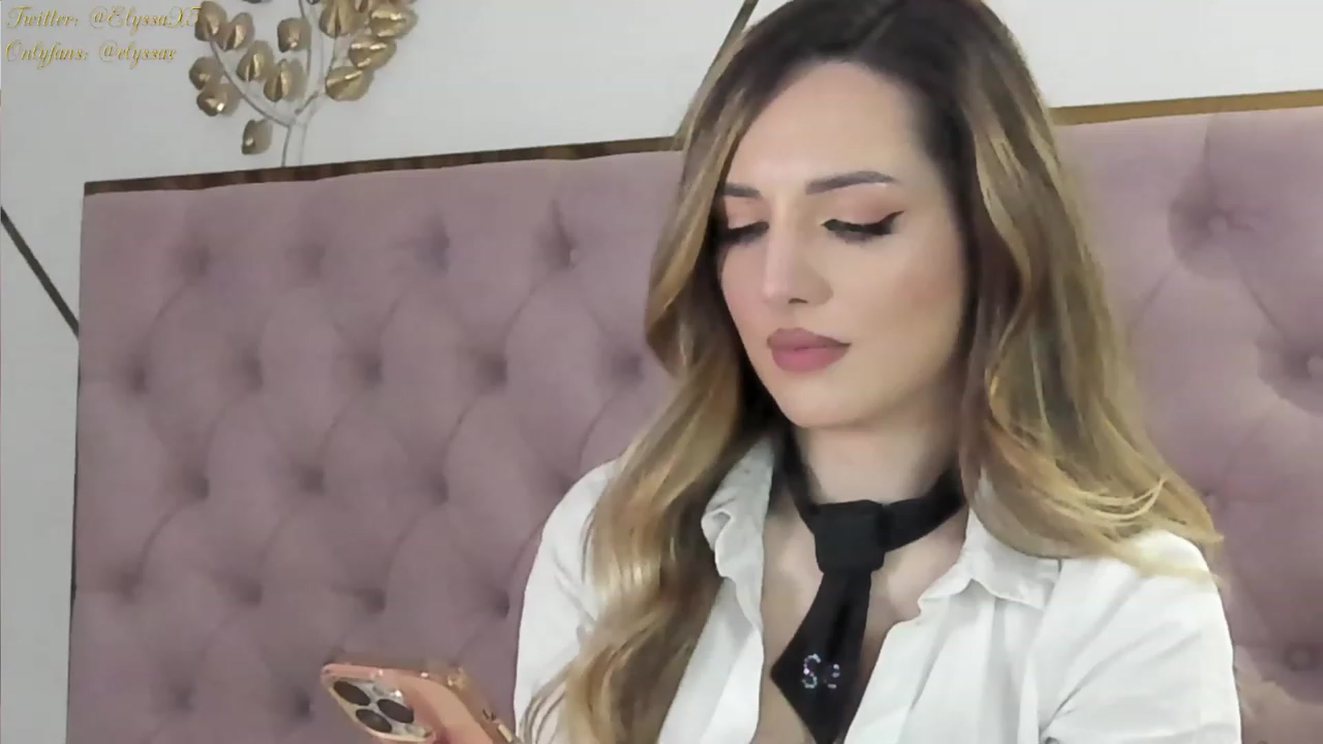 Gallery image thumbnail from Elyssa_'s myfreecams stream on, 03/05/2024, 19:03 image 16 of 20