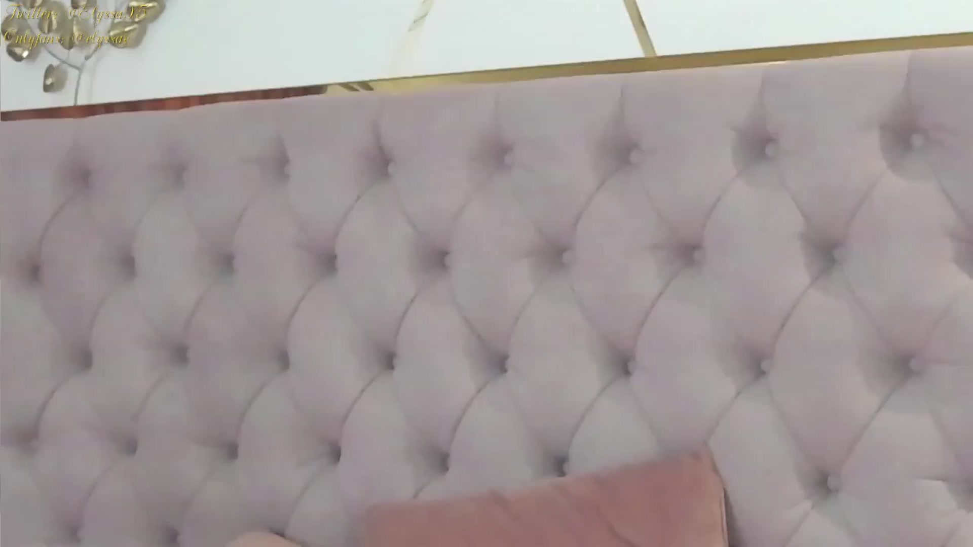 Gallery image thumbnail from Elyssa_'s myfreecams stream on, 04/10/2024, 08:43 image 10 of 20