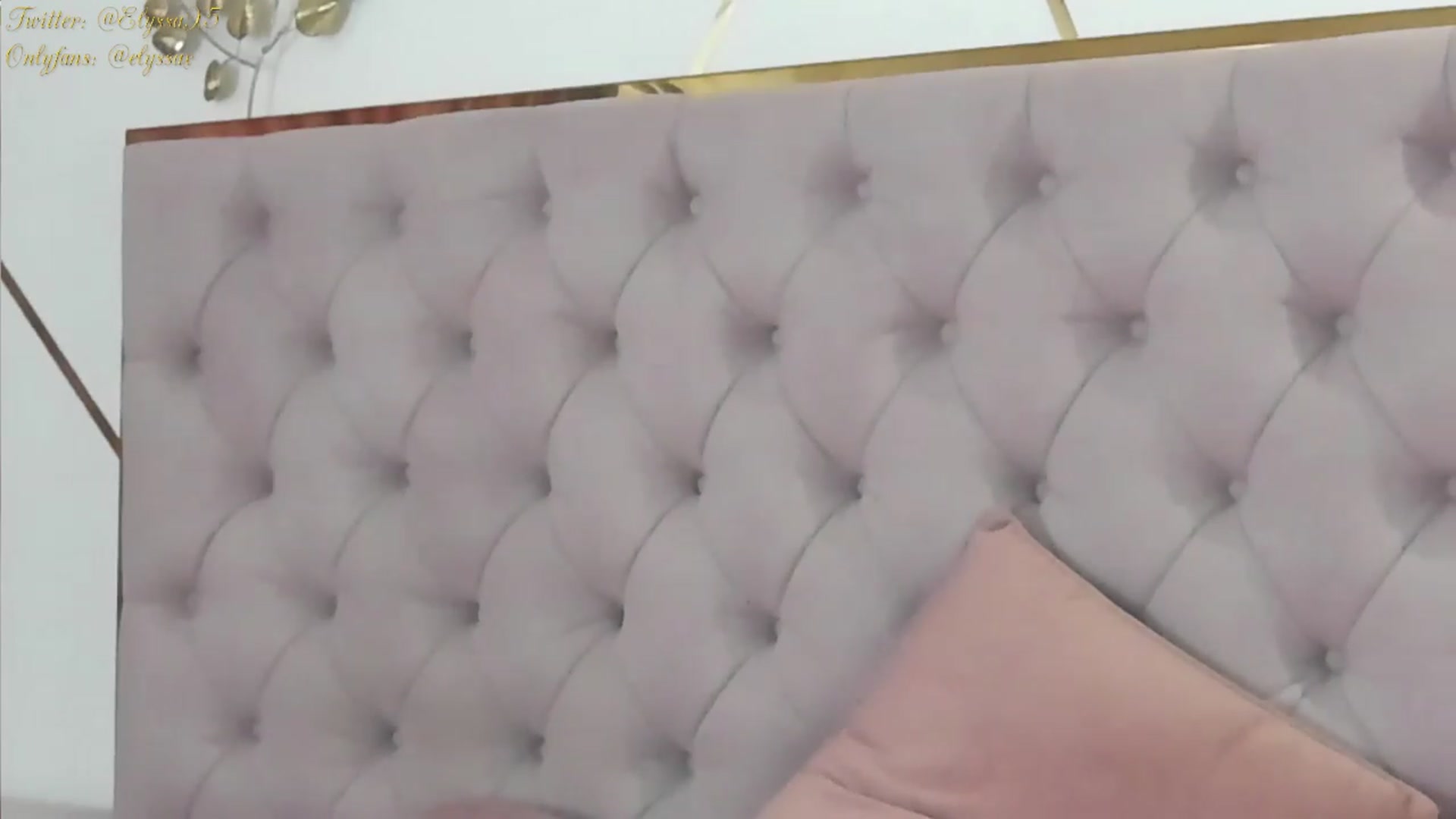 Gallery image thumbnail from Elyssa_'s myfreecams stream on, 04/15/2024, 08:56 image 3 of 20