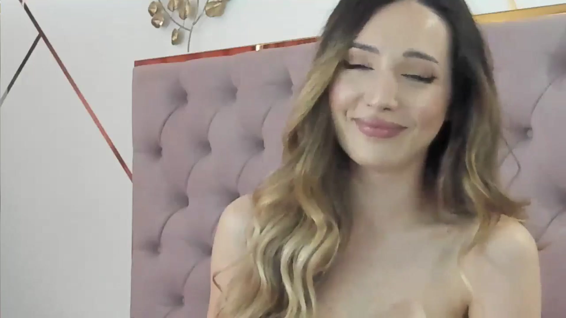 Gallery image thumbnail from Elyssa_'s myfreecams stream on, 06/07/2024, 13:08 image 6 of 20