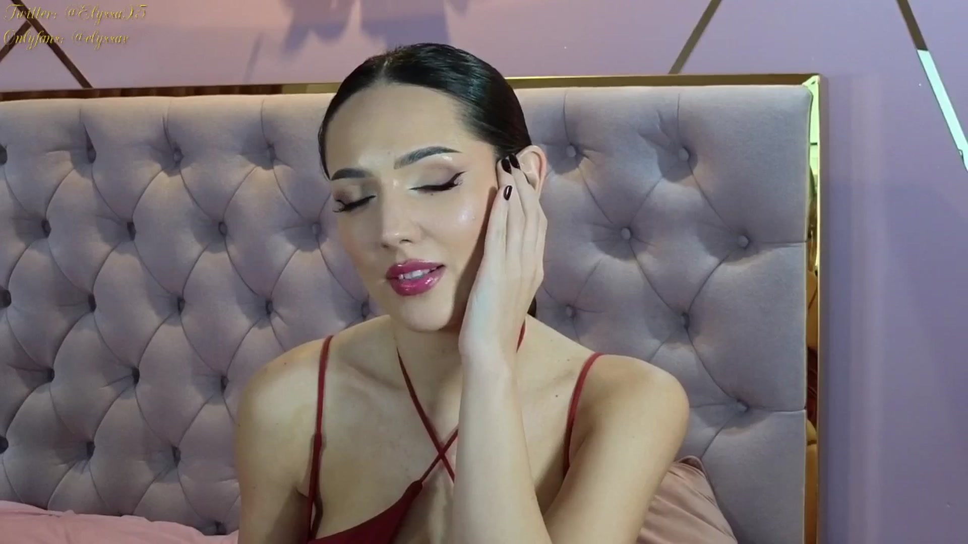 Gallery image thumbnail from Elyssa_'s myfreecams stream on, 11/12/2025, 10:02 image 8 of 20