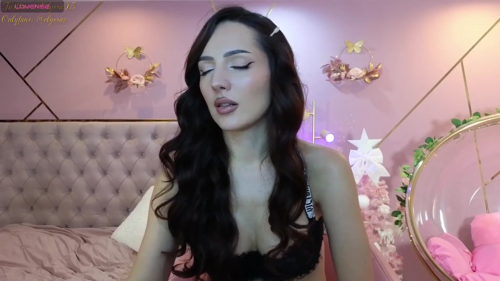 Gallery image thumbnail from Elyssa_'s myfreecams stream on, 12/15/2025, 21:31 image 8 of 20