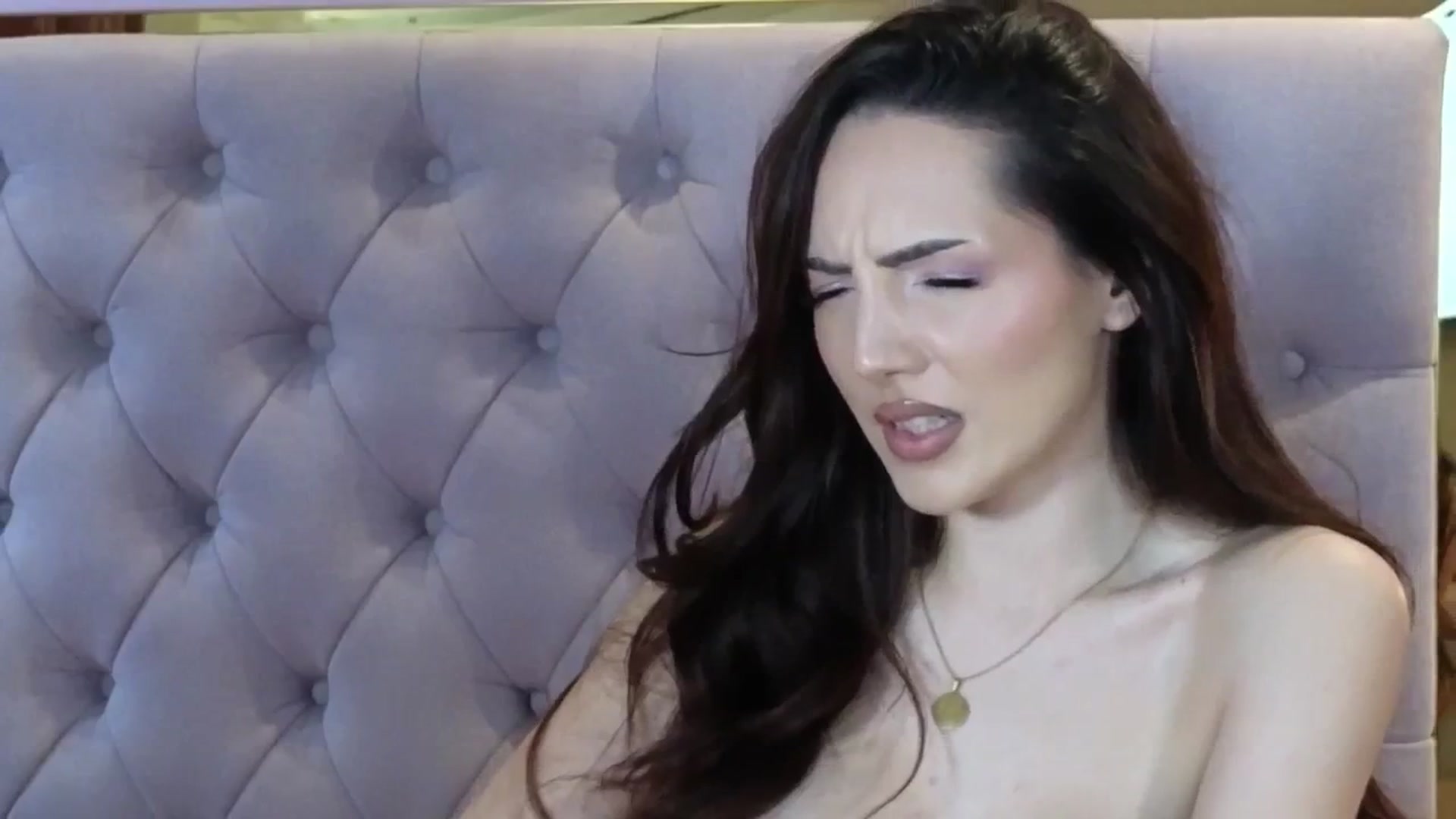 Gallery image thumbnail from Elyssa_'s myfreecams stream on, 01/13/2026, 12:43 image 11 of 20