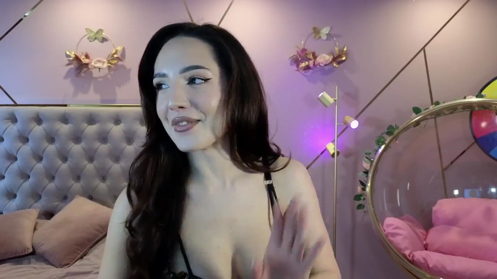 Gallery image thumbnail from Elyssa_'s myfreecams stream on, 04/01/2026, 11:46 image 3 of 20