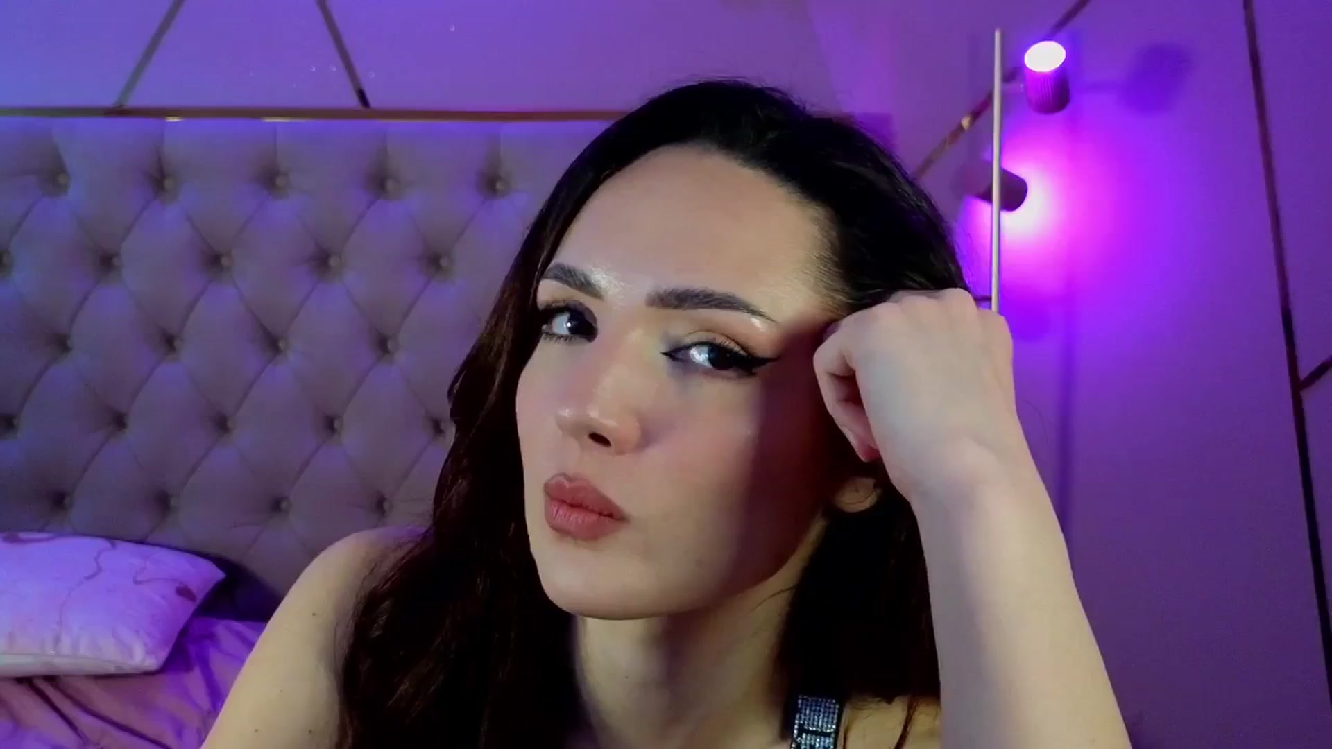 Gallery image thumbnail from Elyssa_'s myfreecams stream on, 04/16/2026, 08:45 image 16 of 20