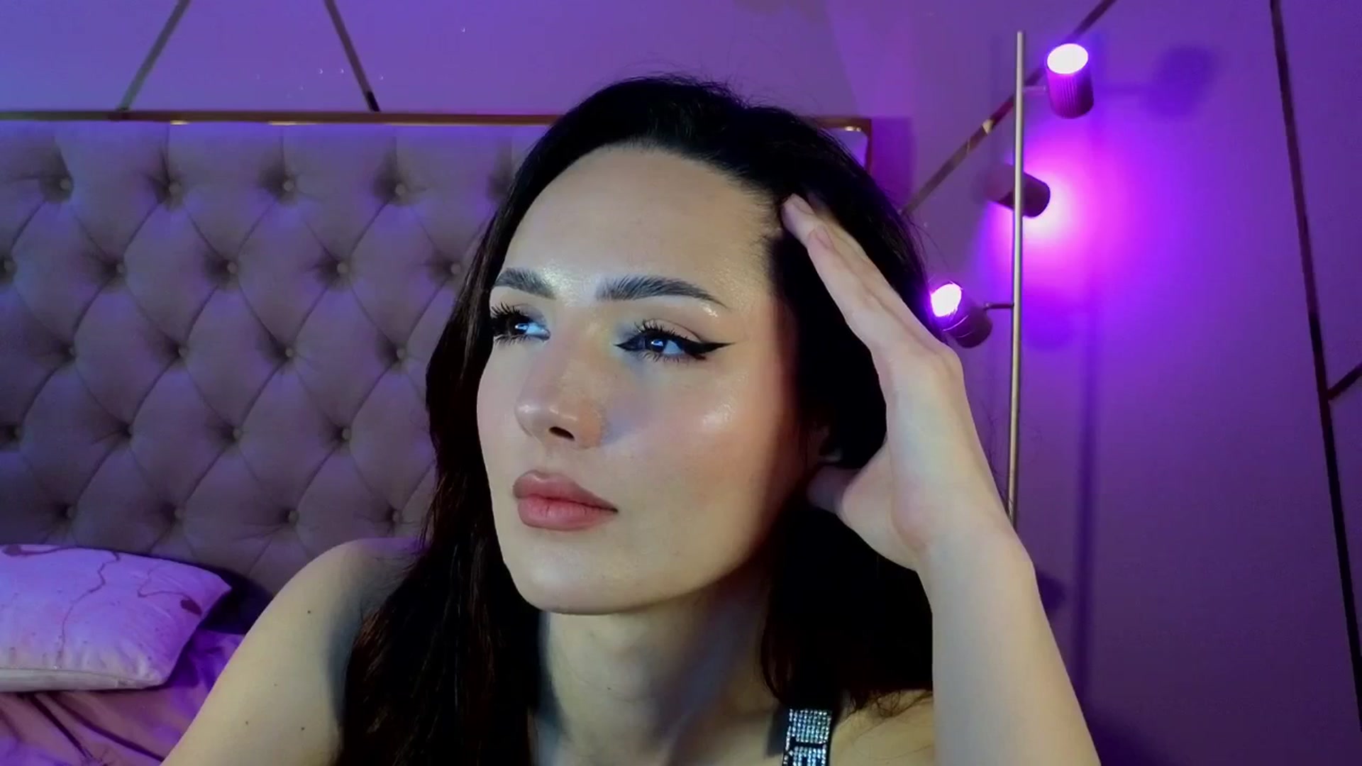 Gallery image thumbnail from Elyssa_'s myfreecams stream on, 04/16/2026, 08:45 image 19 of 20