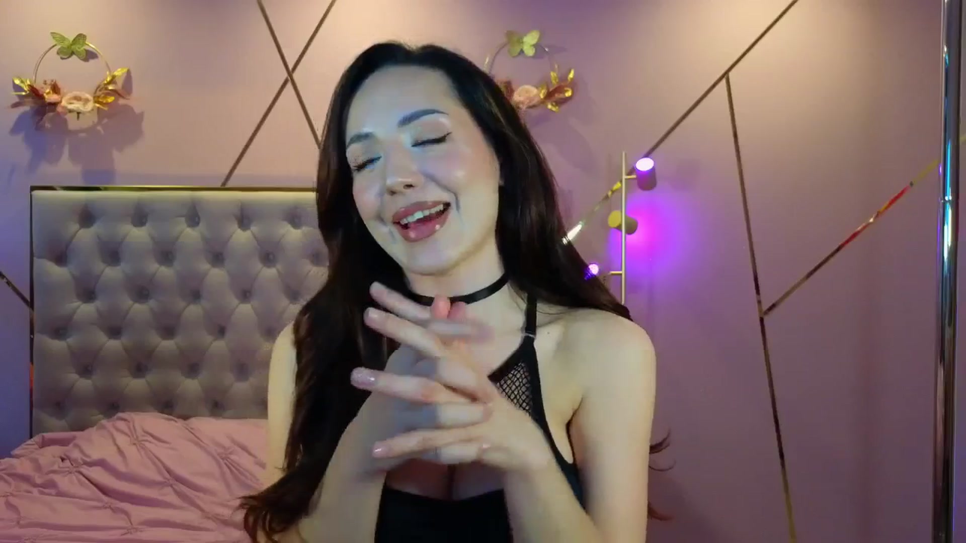 Gallery image thumbnail from Elyssa_'s myfreecams stream on, 04/17/2026, 05:49 image 10 of 20
