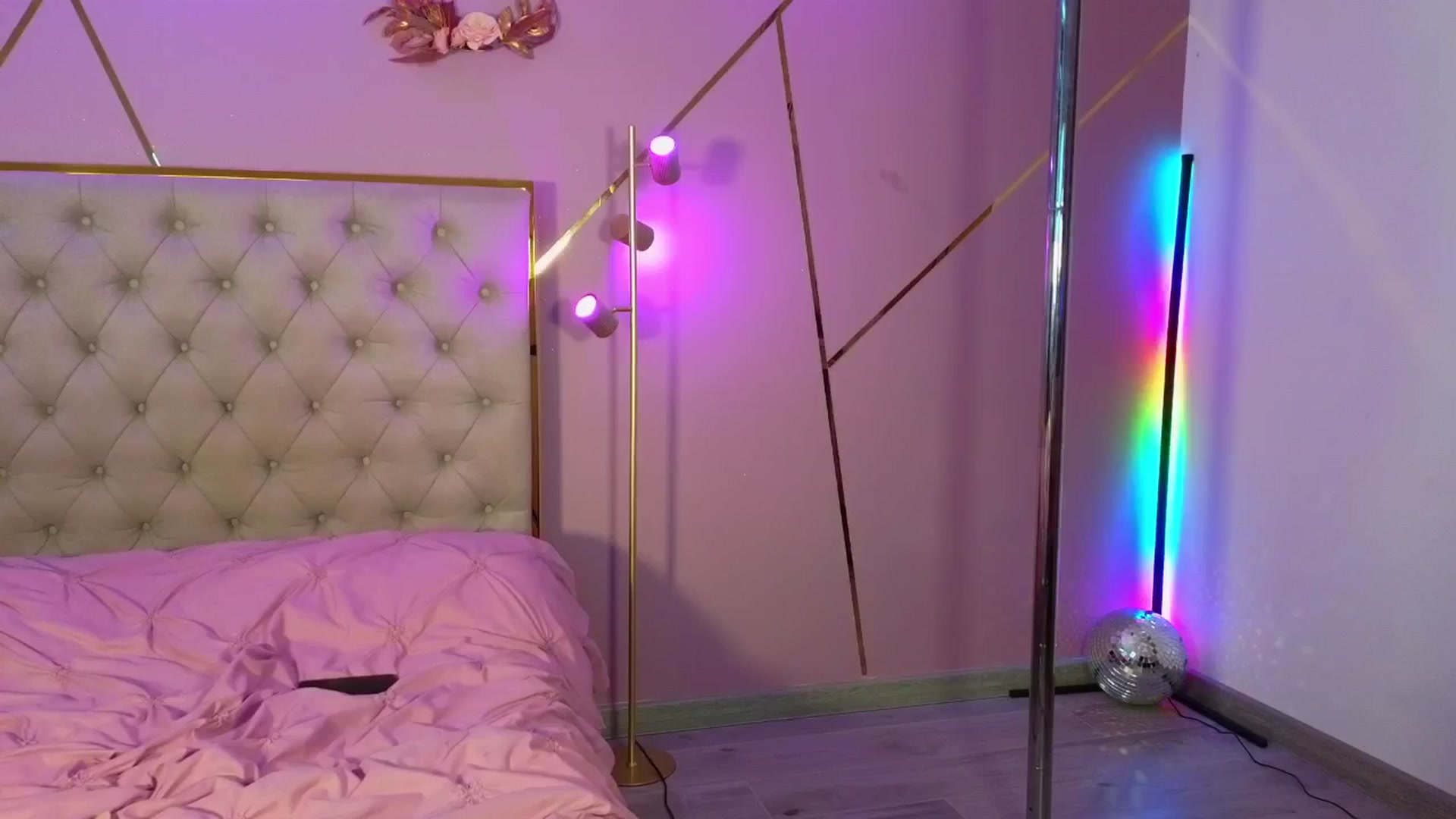 Gallery image thumbnail from Elyssa_'s myfreecams stream on, 04/17/2026, 06:19 image 11 of 20