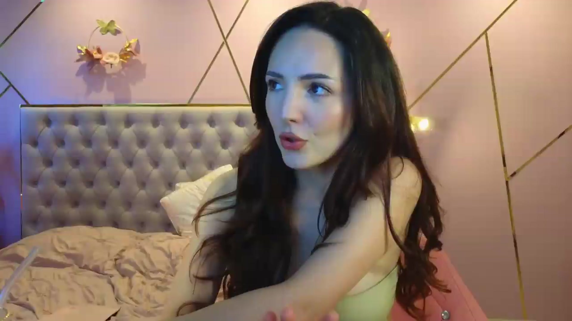 Gallery image thumbnail from Elyssa_'s myfreecams stream on, 05/05/2026, 06:48 image 9 of 20