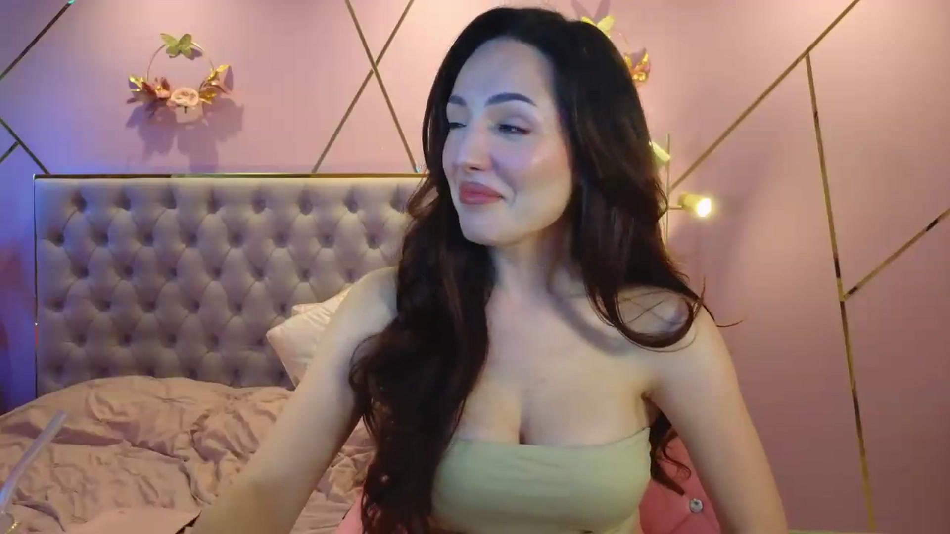 Gallery image thumbnail from Elyssa_'s myfreecams stream on, 05/05/2026, 06:48 image 10 of 20