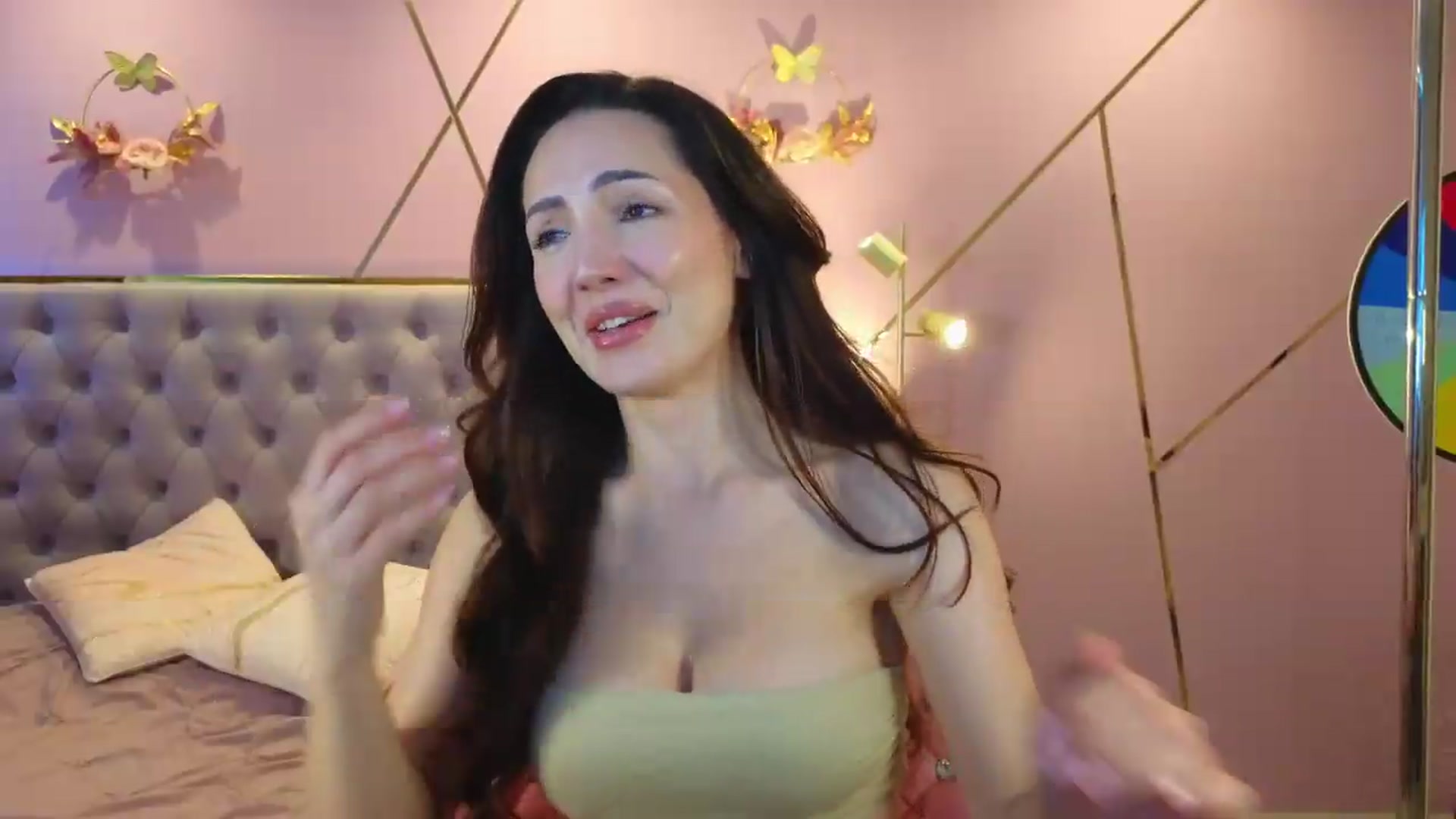 Gallery image thumbnail from Elyssa_'s myfreecams stream on, 05/05/2026, 09:08 image 14 of 20
