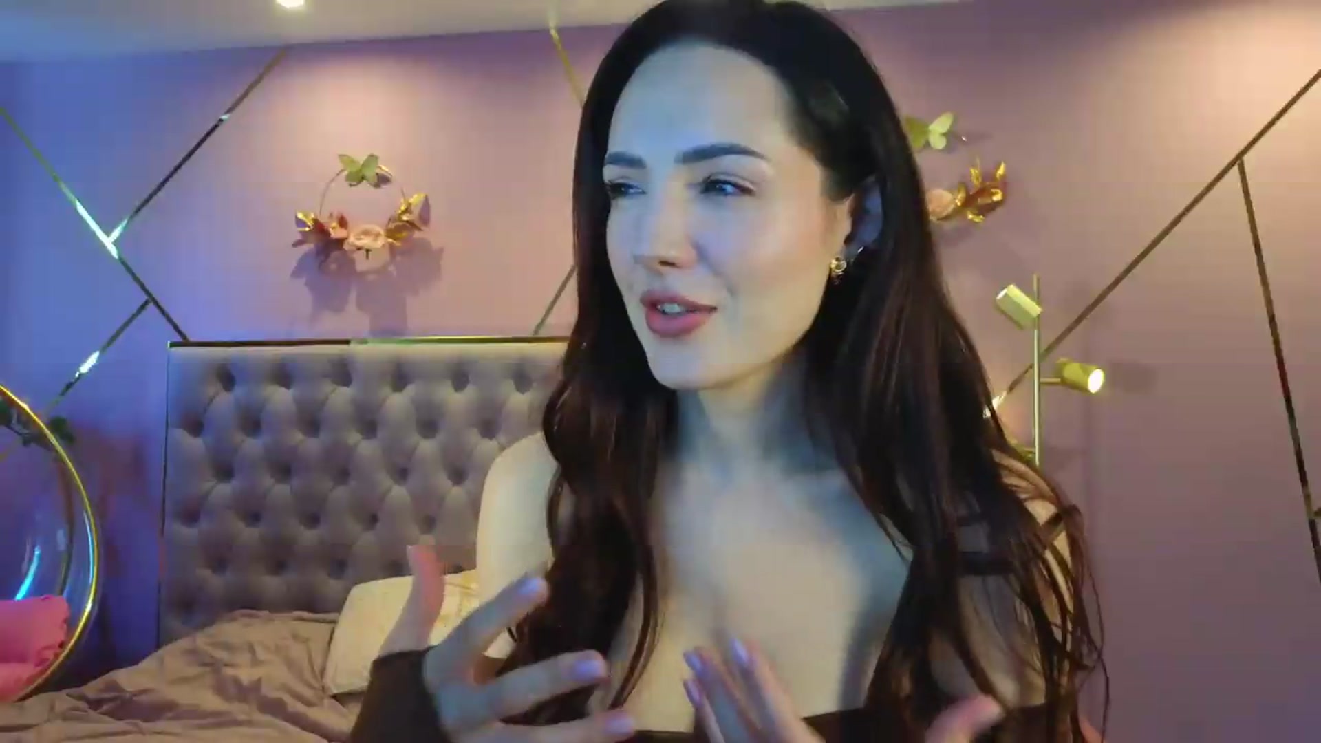 Gallery image thumbnail from Elyssa_'s myfreecams stream on, 05/08/2026, 08:23 image 17 of 20