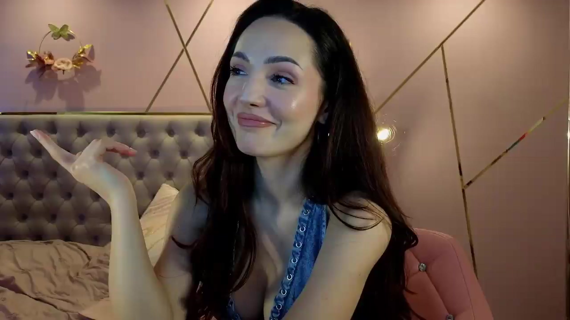 Gallery image thumbnail from Elyssa_'s myfreecams stream on, 05/13/2026, 11:25 image 14 of 20