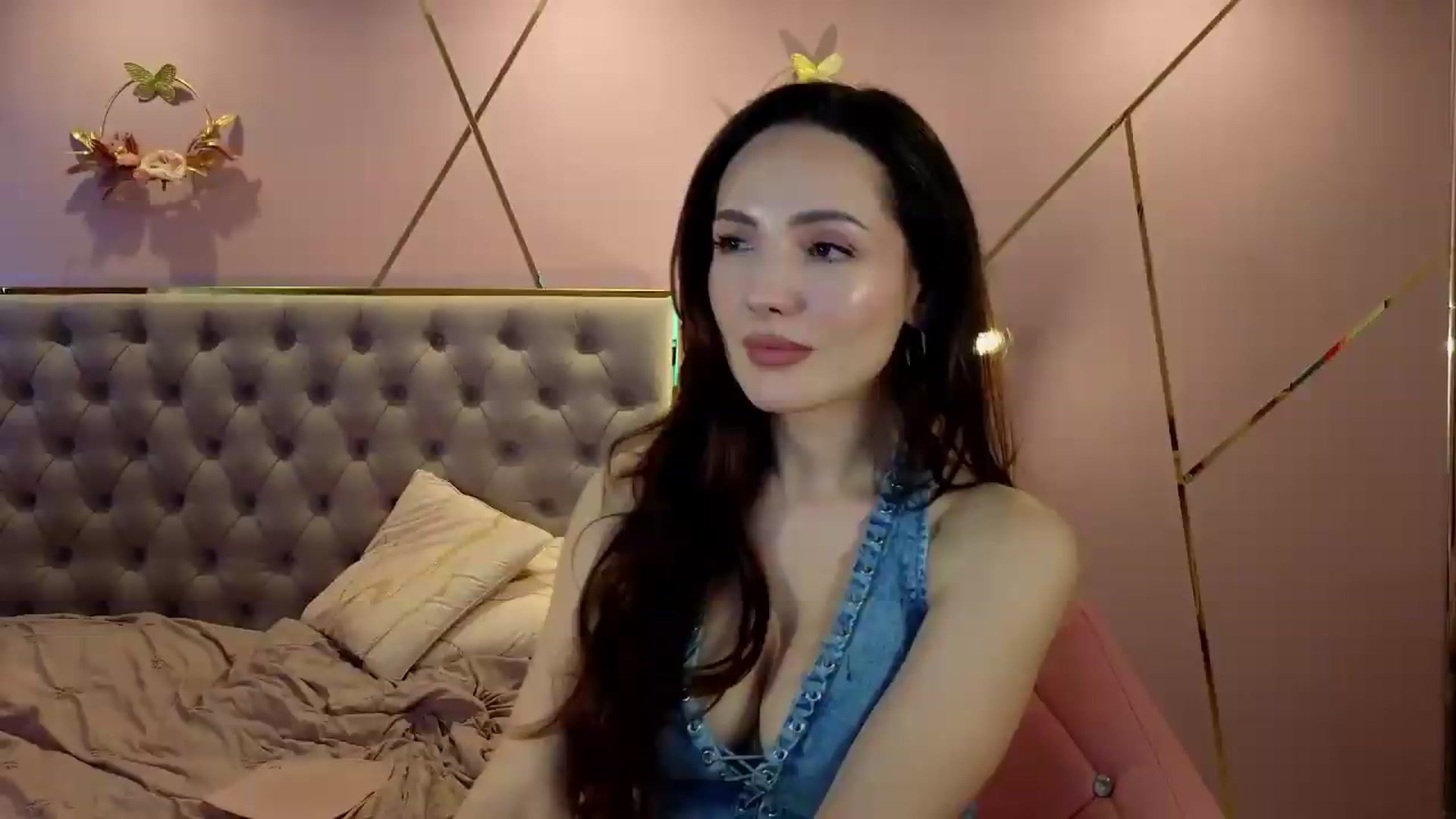 Gallery image thumbnail from Elyssa_'s myfreecams stream on, 05/13/2026, 11:25 image 15 of 20