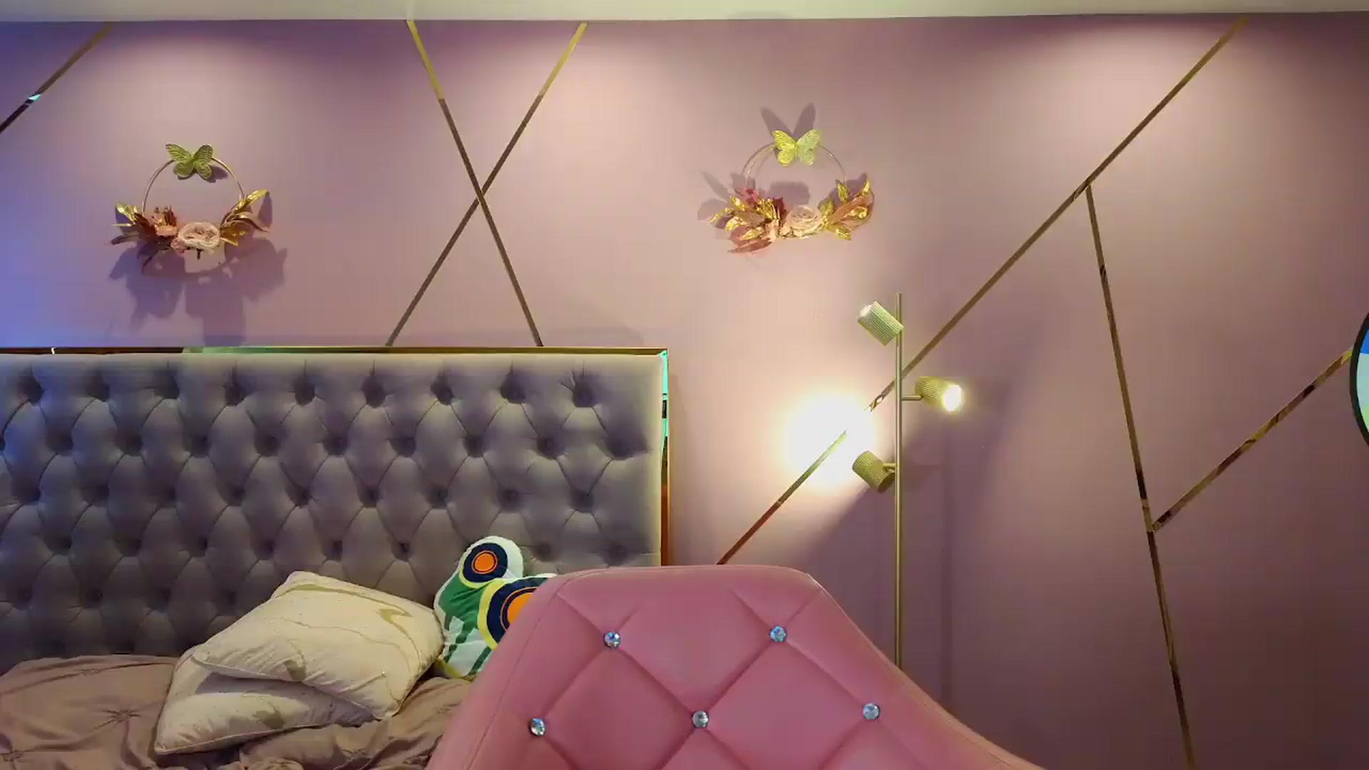 Gallery image thumbnail from Elyssa_'s myfreecams stream on, 05/21/2026, 07:24 image 12 of 20