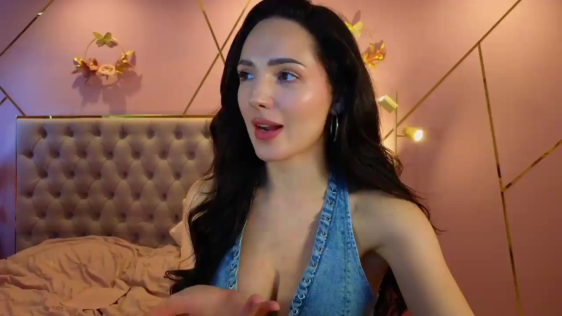 Gallery image thumbnail from Elyssa_'s myfreecams stream on, 05/21/2026, 10:15 image 17 of 20