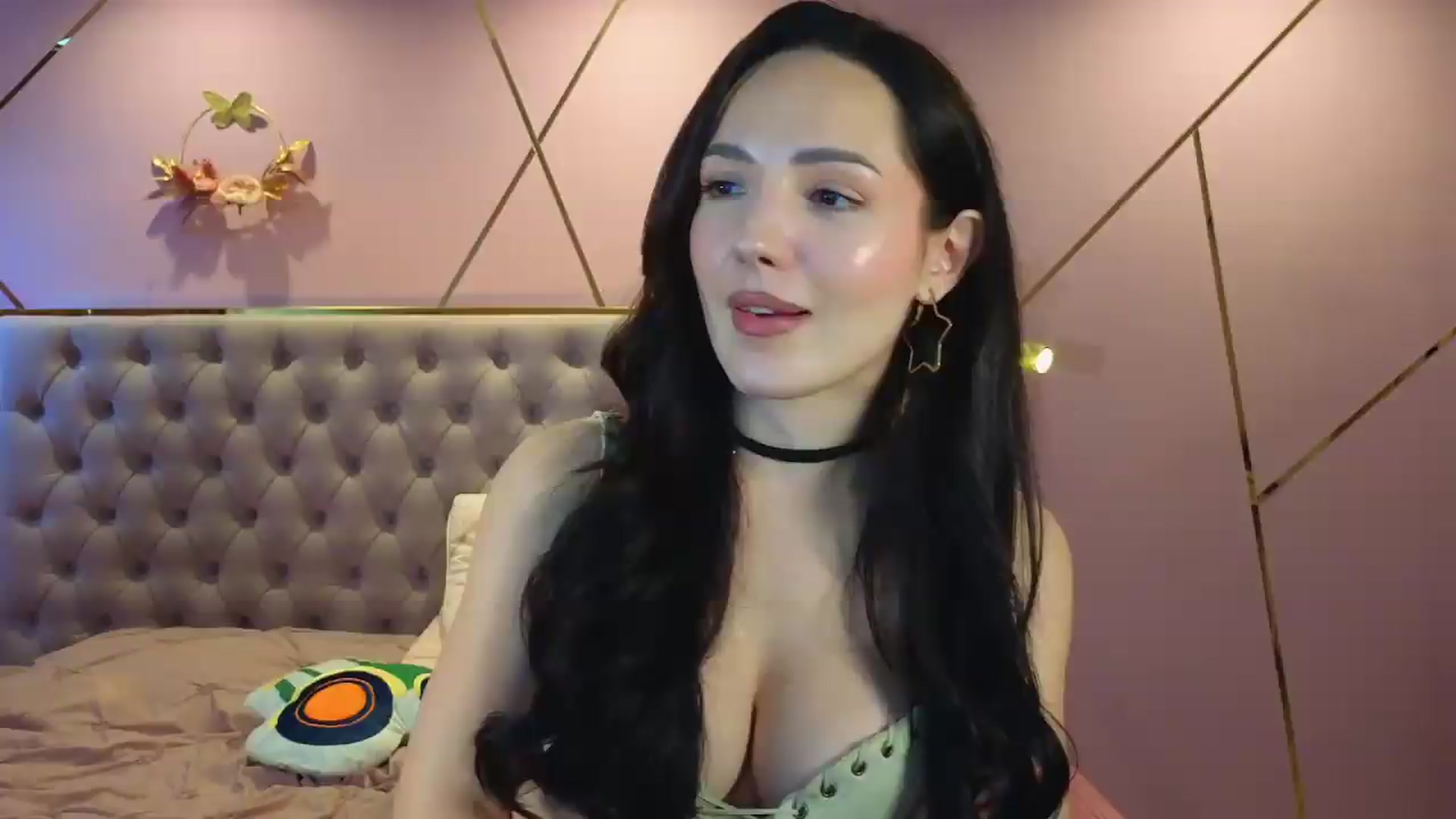 Gallery image thumbnail from Elyssa_'s myfreecams stream on, 05/23/2026, 07:45 image 18 of 20