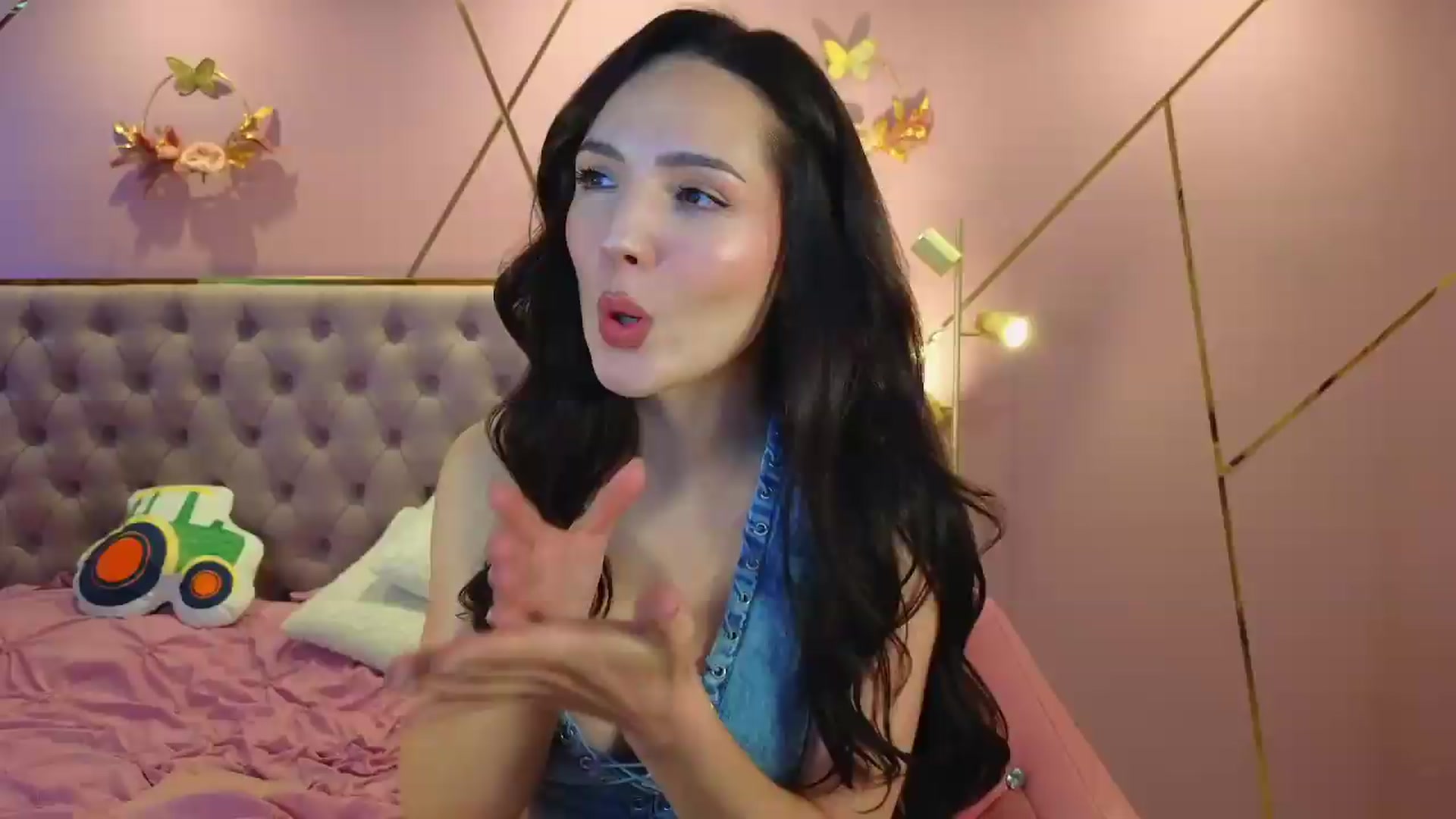Gallery image thumbnail from Elyssa_'s myfreecams stream on, 06/03/2026, 08:07 image 15 of 20
