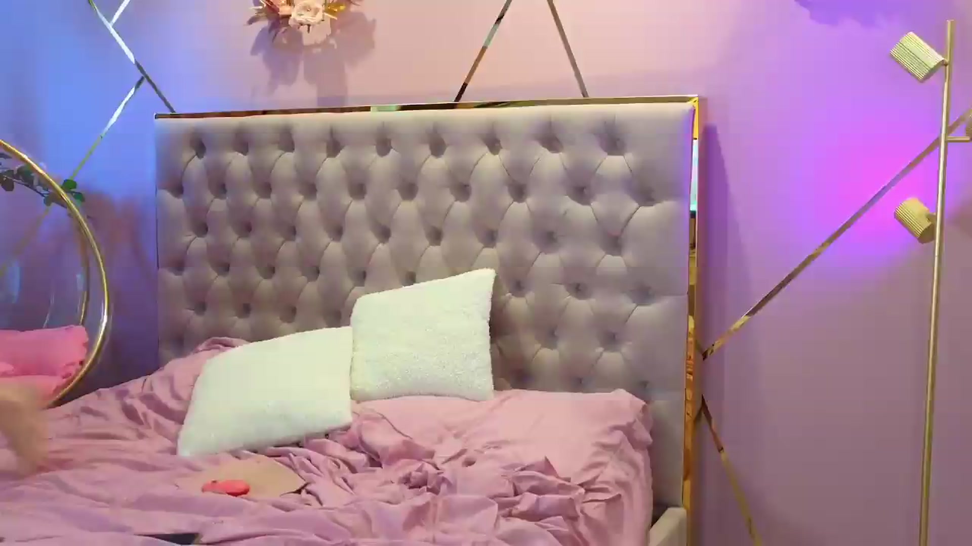 Gallery image thumbnail from Elyssa_'s myfreecams stream on, 06/05/2026, 12:05 image 17 of 20