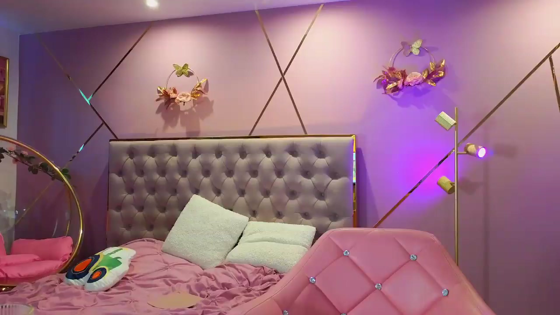 Gallery image thumbnail from Elyssa_'s myfreecams stream on, 06/12/2026, 06:19 image 13 of 20
