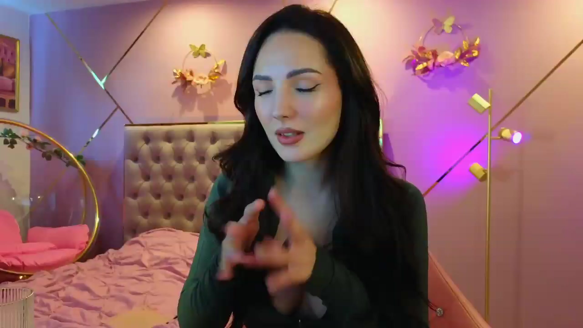 Gallery image thumbnail from Elyssa_'s myfreecams stream on, 06/12/2026, 08:43 image 1 of 20