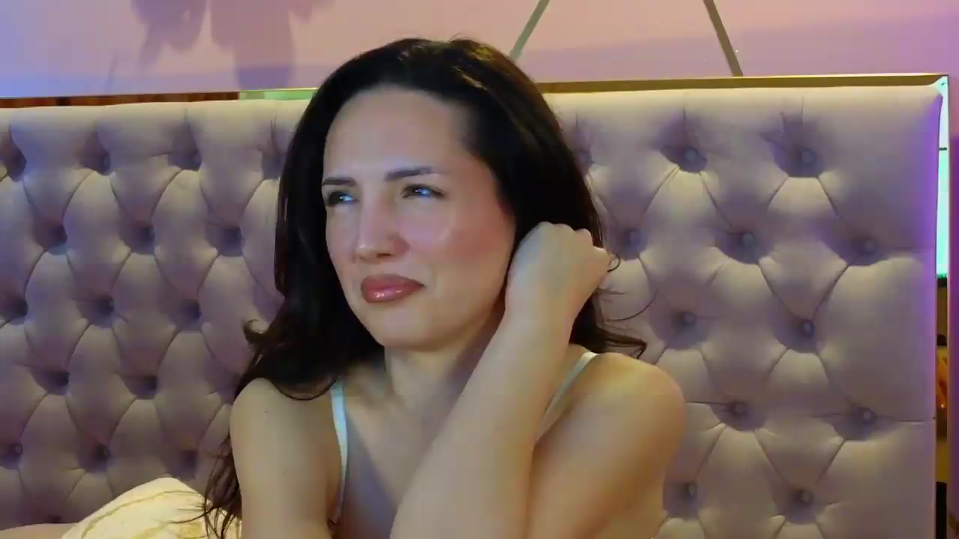 Gallery image thumbnail from Elyssa_'s myfreecams stream on, 07/03/2026, 06:56 image 19 of 20