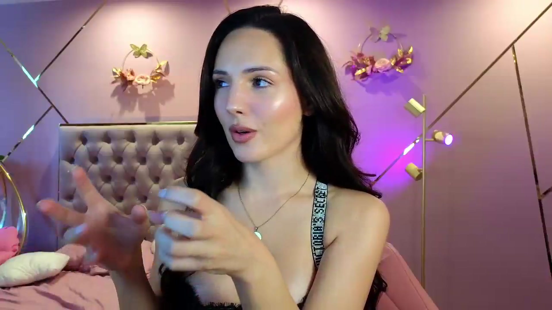 Gallery image thumbnail from Elyssa_'s myfreecams stream on, 08/13/2026, 10:02 image 3 of 20