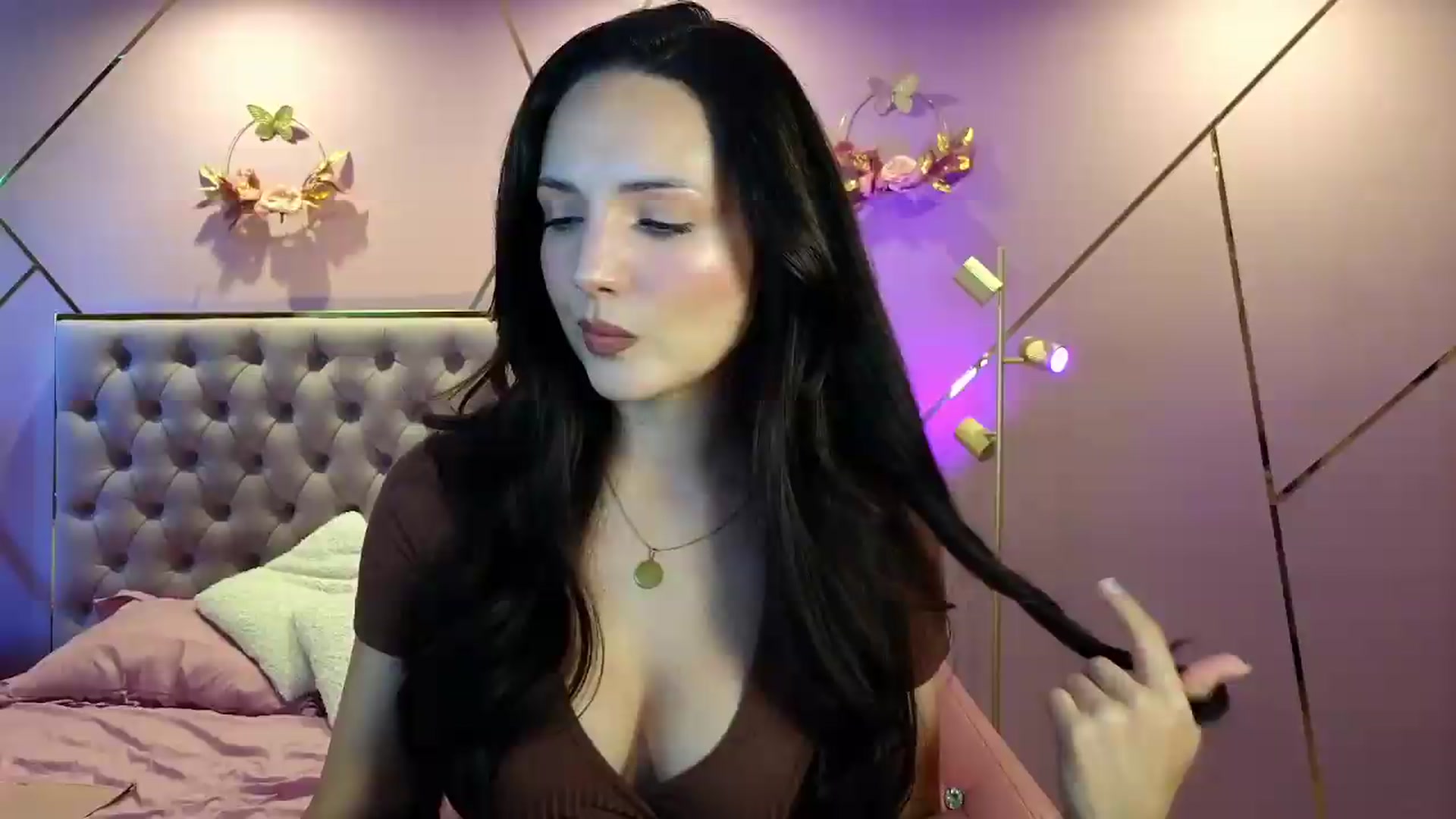 Gallery image thumbnail from Elyssa_'s myfreecams stream on, 08/14/2026, 06:12 image 5 of 20