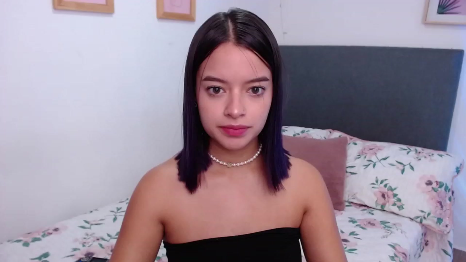 Gallery image thumbnail from Elzee's myfreecams stream on, 12/05/2022, 07:55 image 2 of 20