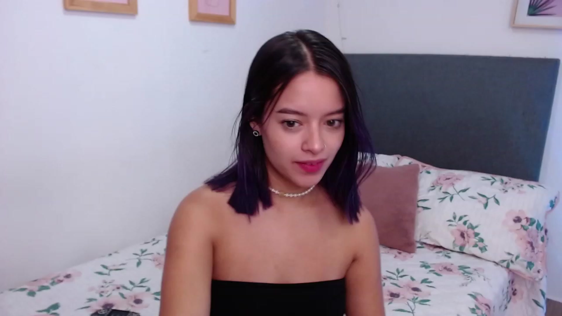 Gallery image thumbnail from Elzee's myfreecams stream on, 12/05/2022, 07:55 image 17 of 20
