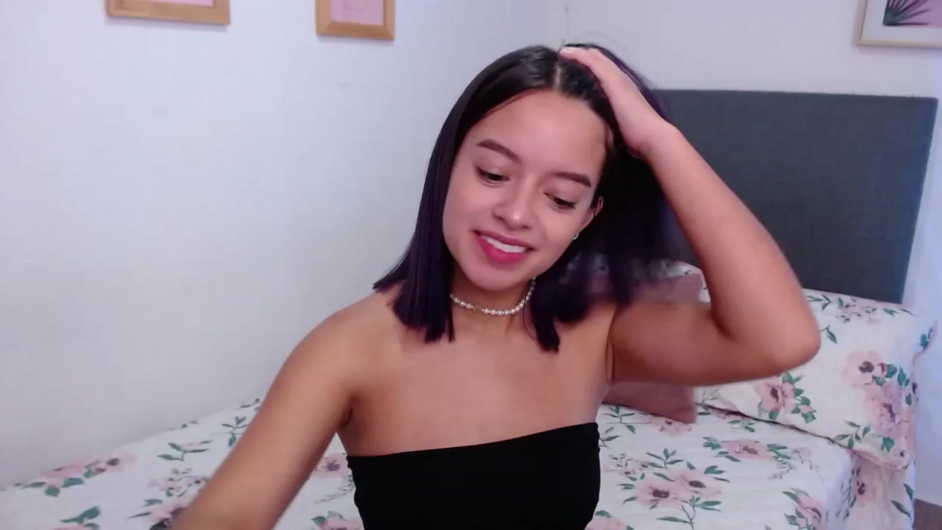 Gallery image thumbnail from Elzee's myfreecams stream on, 12/05/2022, 07:55 image 9 of 20