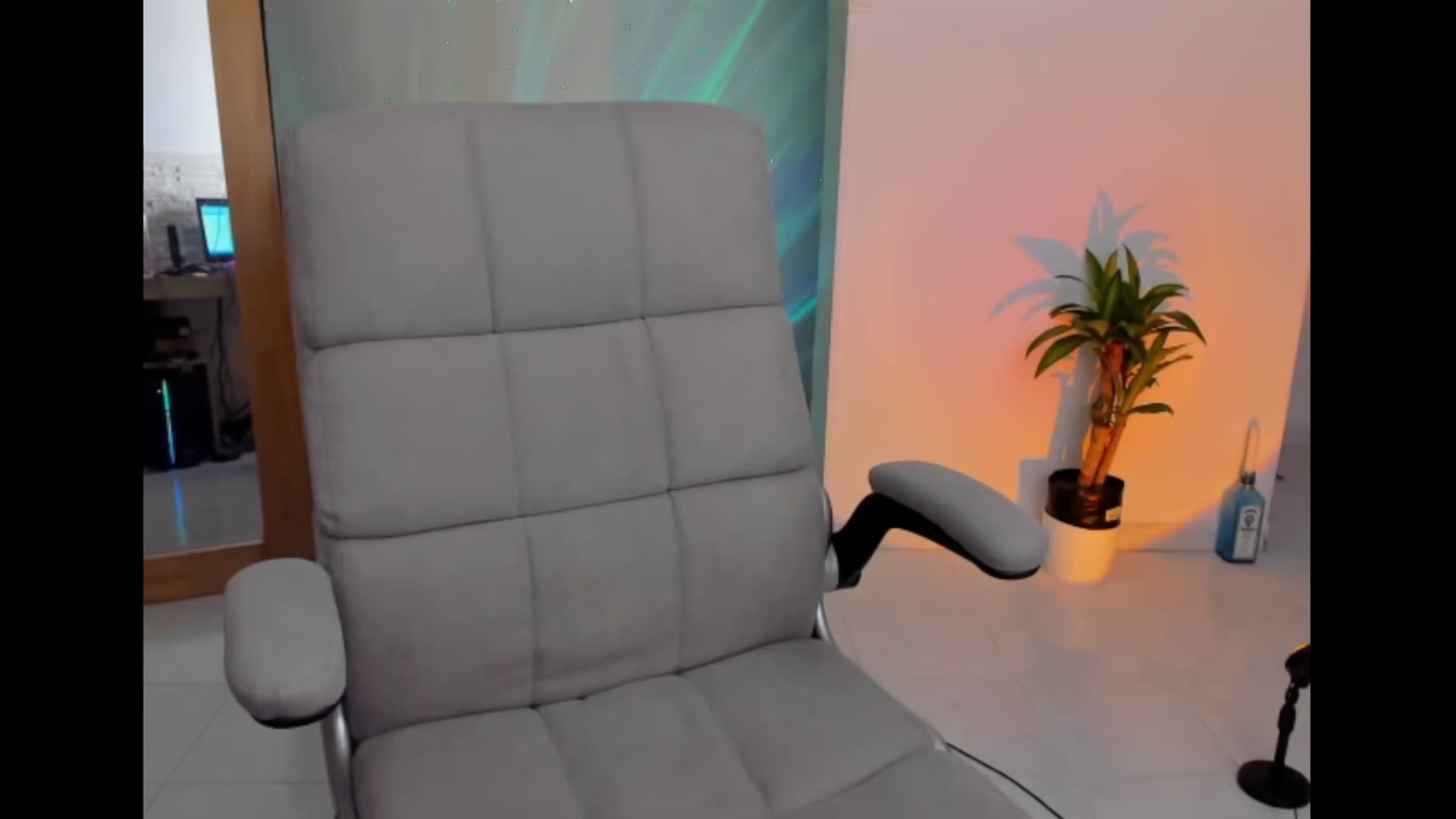 Gallery image thumbnail from Elzee's myfreecams stream on, 03/07/2023, 08:26 image 3 of 20